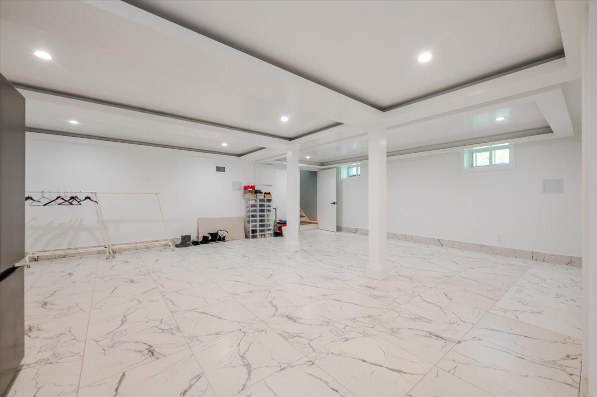 Empty room, Interior, Marble, Recessed Lighting