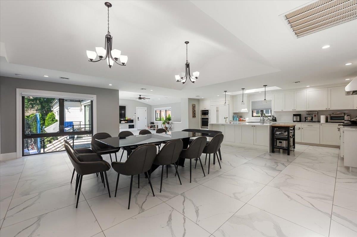 Chandelier, Dining room, Interior, Kitchen, Marble, Pendant Lights, Recessed Lighting, Stainless Steel Appliances