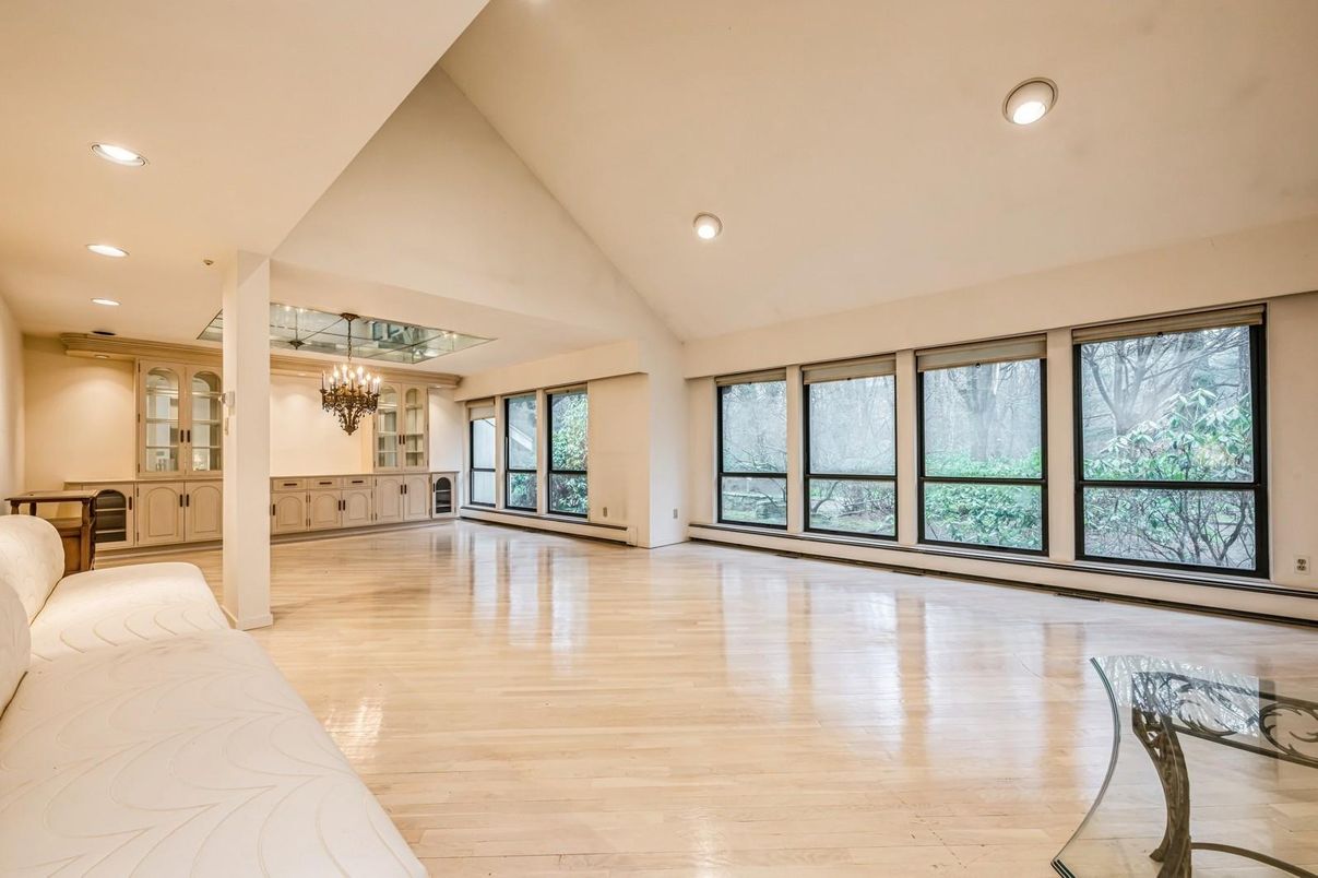 Chandelier, Empty room, Interior, Recessed Lighting, Wood Texture Flooring