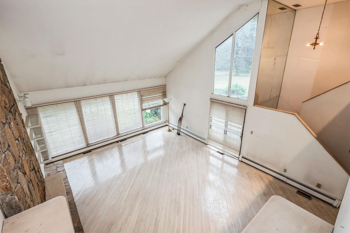 Empty room, Interior, Pendant Lights, Wood Texture Flooring