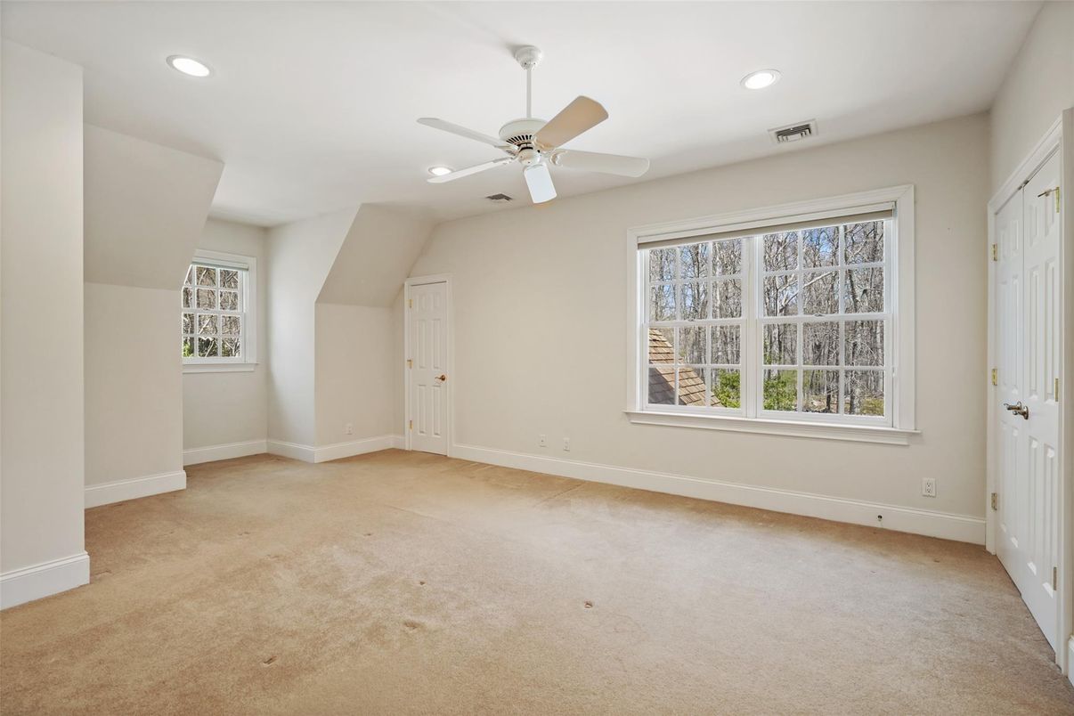 Empty room, Interior, Recessed Lighting