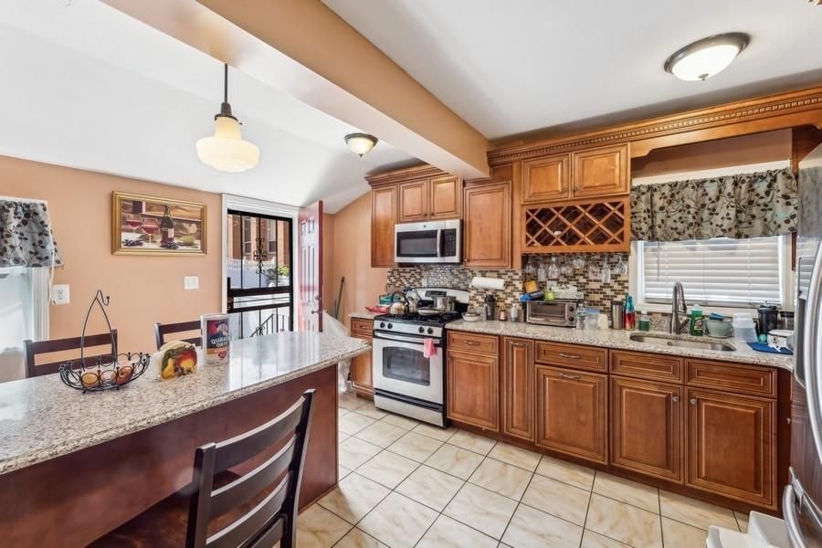 Interior, Kitchen, Pendant Lights, Stainless Steel Appliances