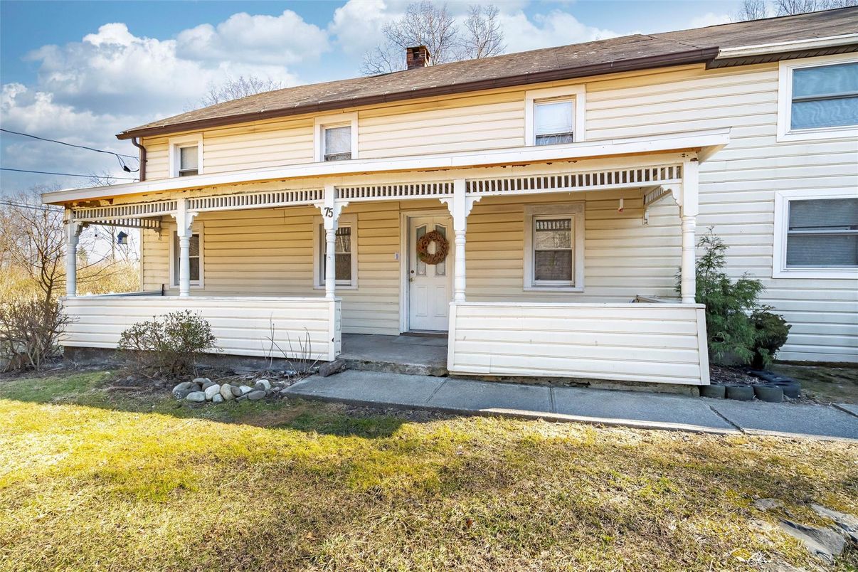 Exterior, Facade, American Foursquare