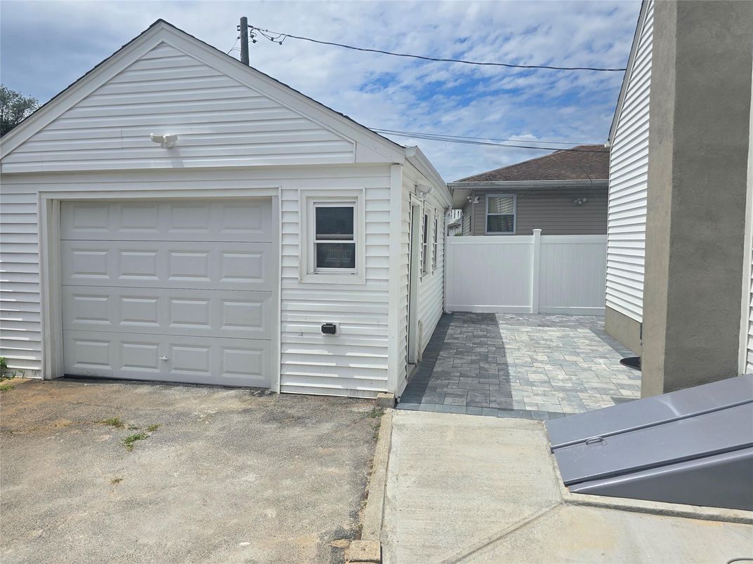 Detached Garage, Exterior