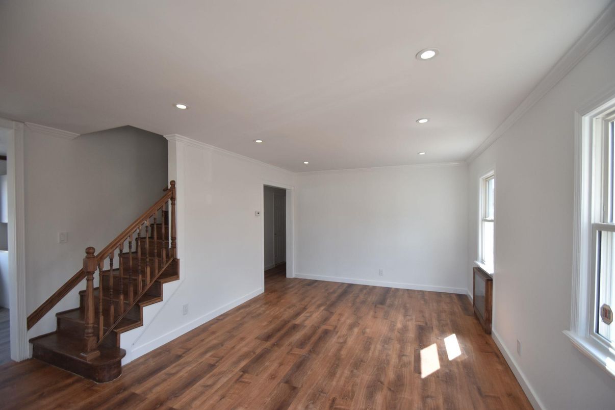 Empty room, Interior, Recessed Lighting, Wood Texture Flooring
