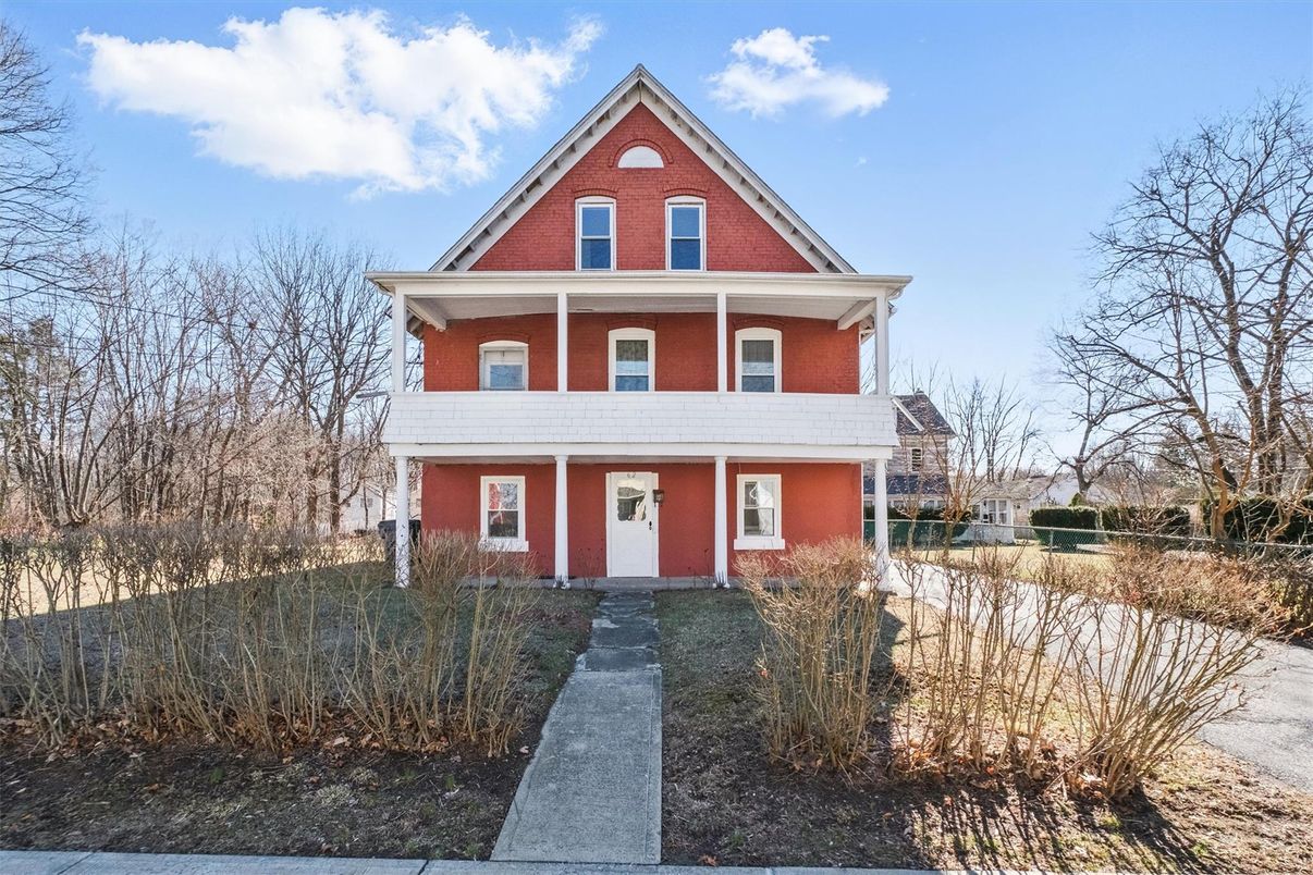 Exterior, Facade, Queen Anne Victorian