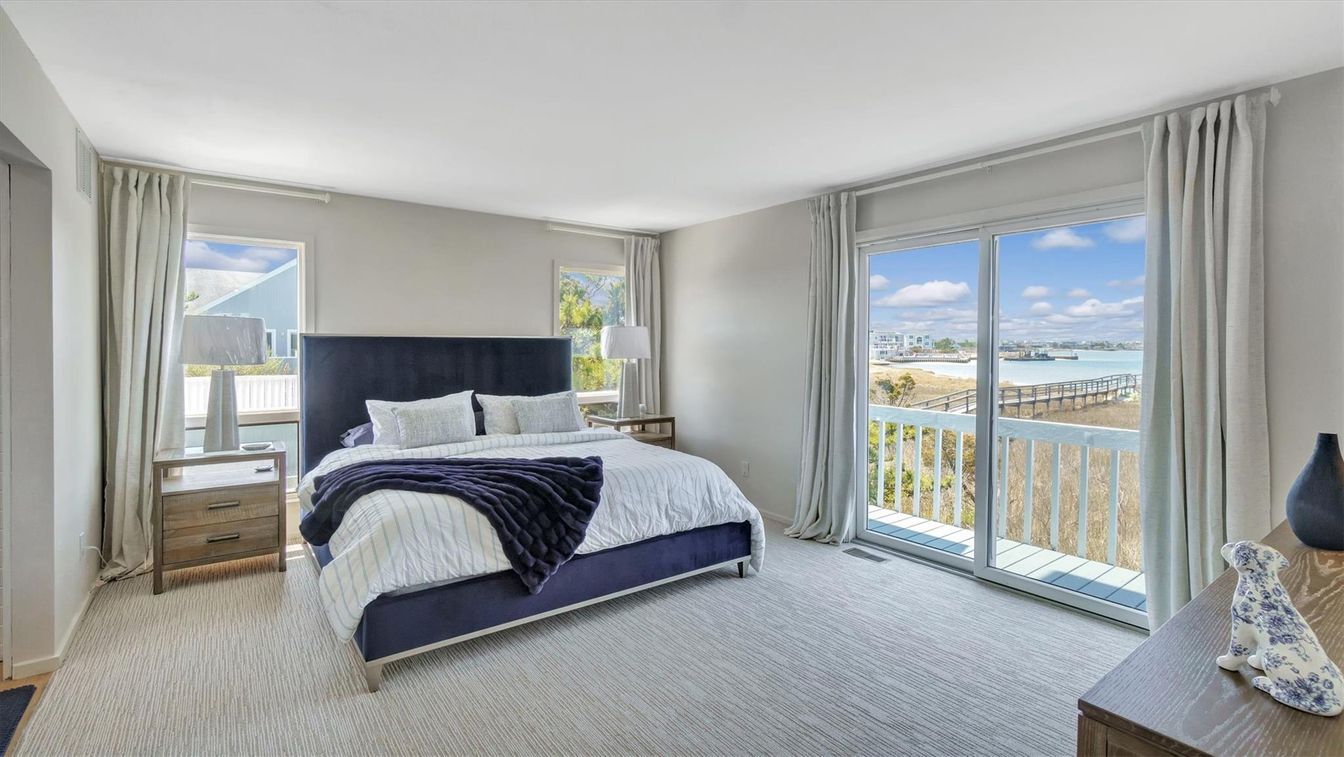 Bedroom, Interior, Water