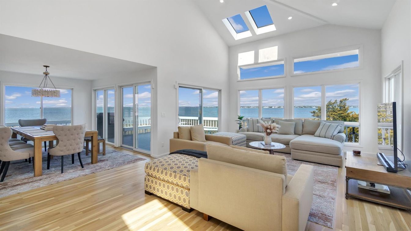 Dining room, Interior, Living room, Pendant Lights, Recessed Lighting, Water, Wood Texture Flooring