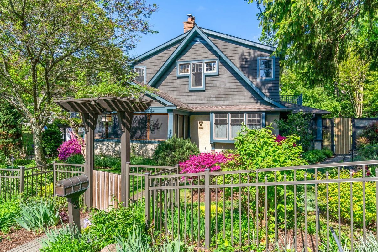 Exterior, Facade, Queen Anne Victorian