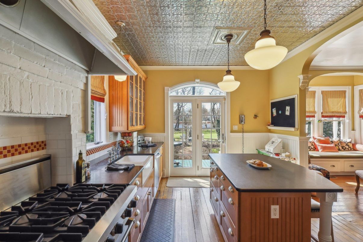 Interior, Kitchen, Pendant Lights, Wood Texture Flooring