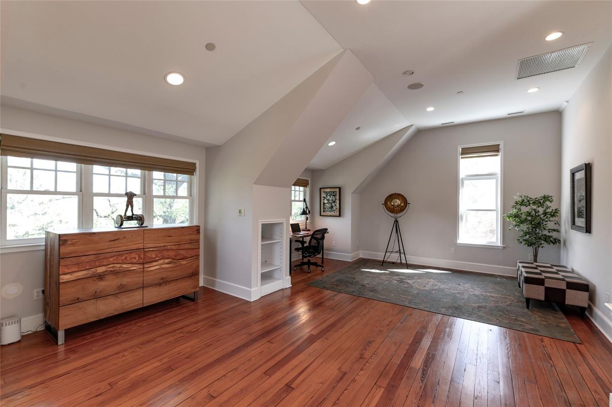 Interior, Recessed Lighting, Wood Texture Flooring