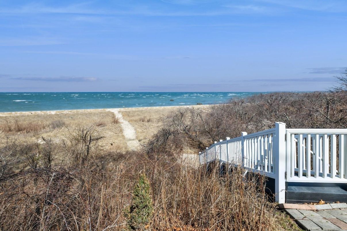 Exterior, Lake