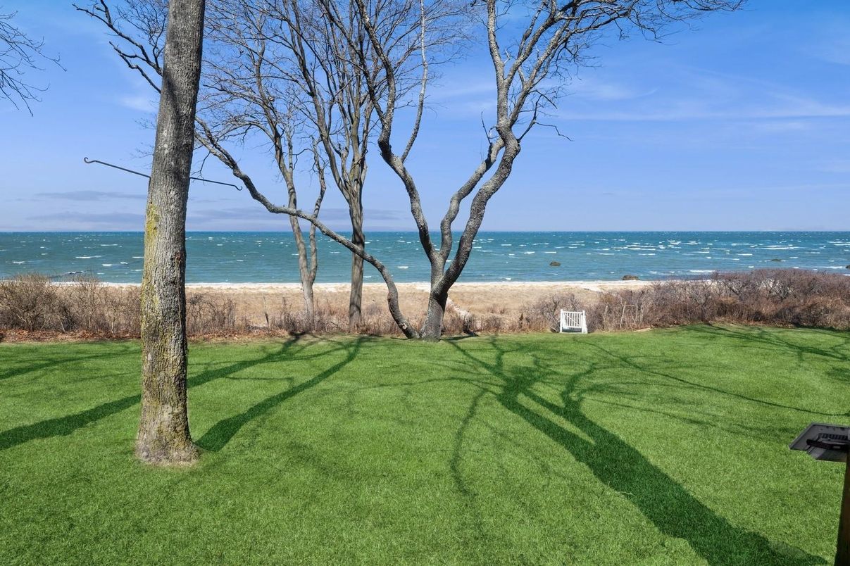 Exterior, Lake