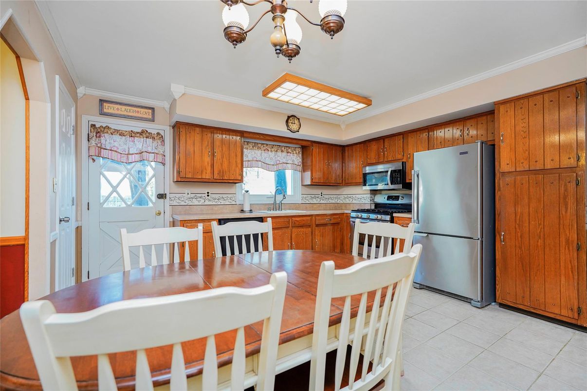 Dining room, Interior, Kitchen, Stainless Steel Appliances