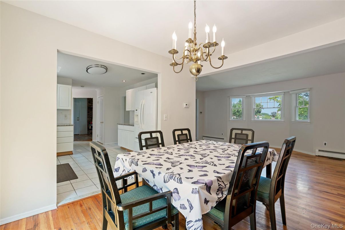 Chandelier, Dining room, Interior, Recessed Lighting, Wood Texture Flooring