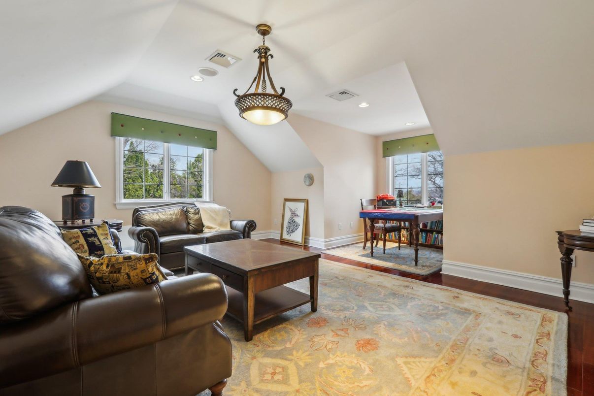 Dining room, Interior, Living room, Pendant Lights, Recessed Lighting, Wood Texture Flooring
