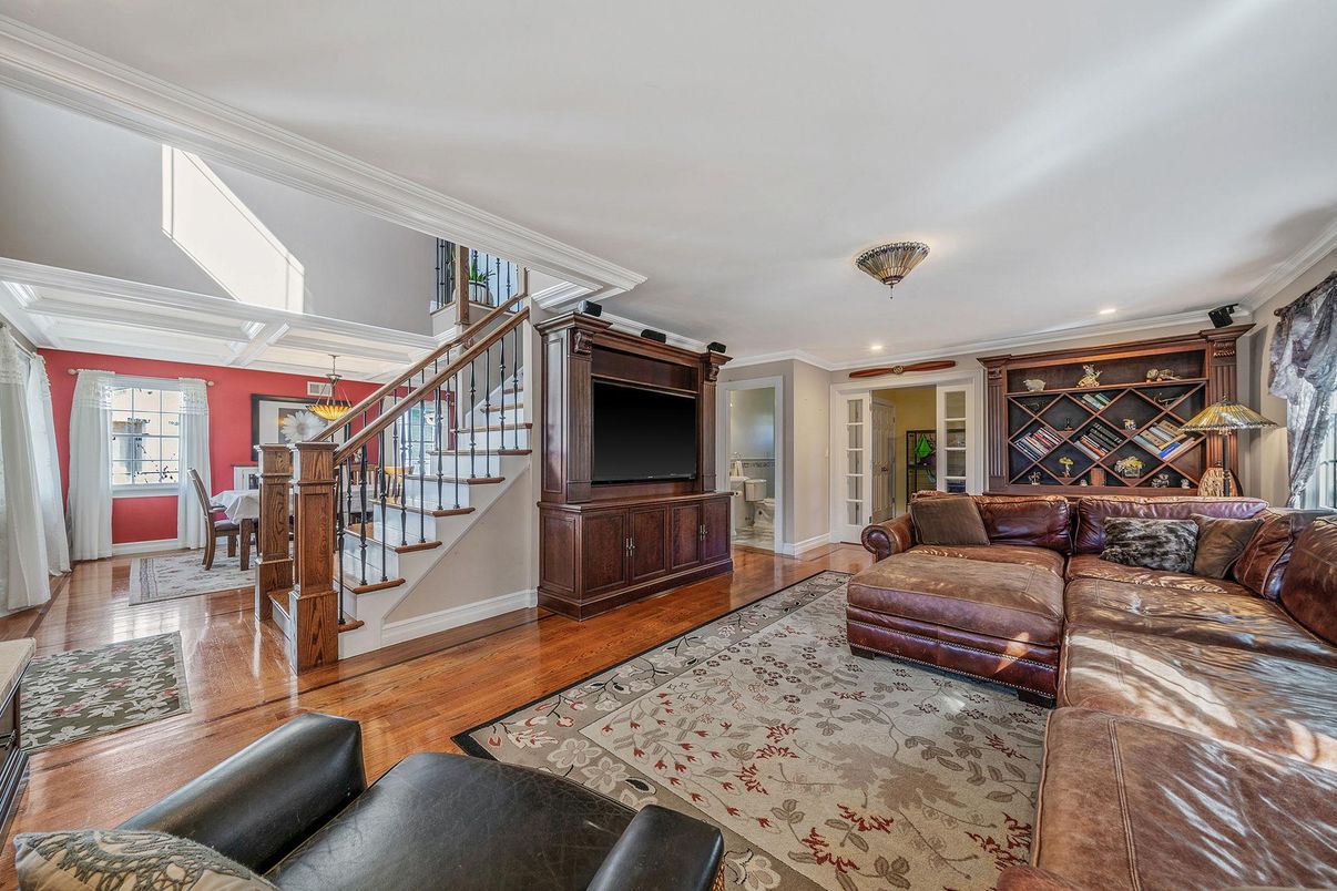 Interior, Living room, Recessed Lighting, Wood Texture Flooring