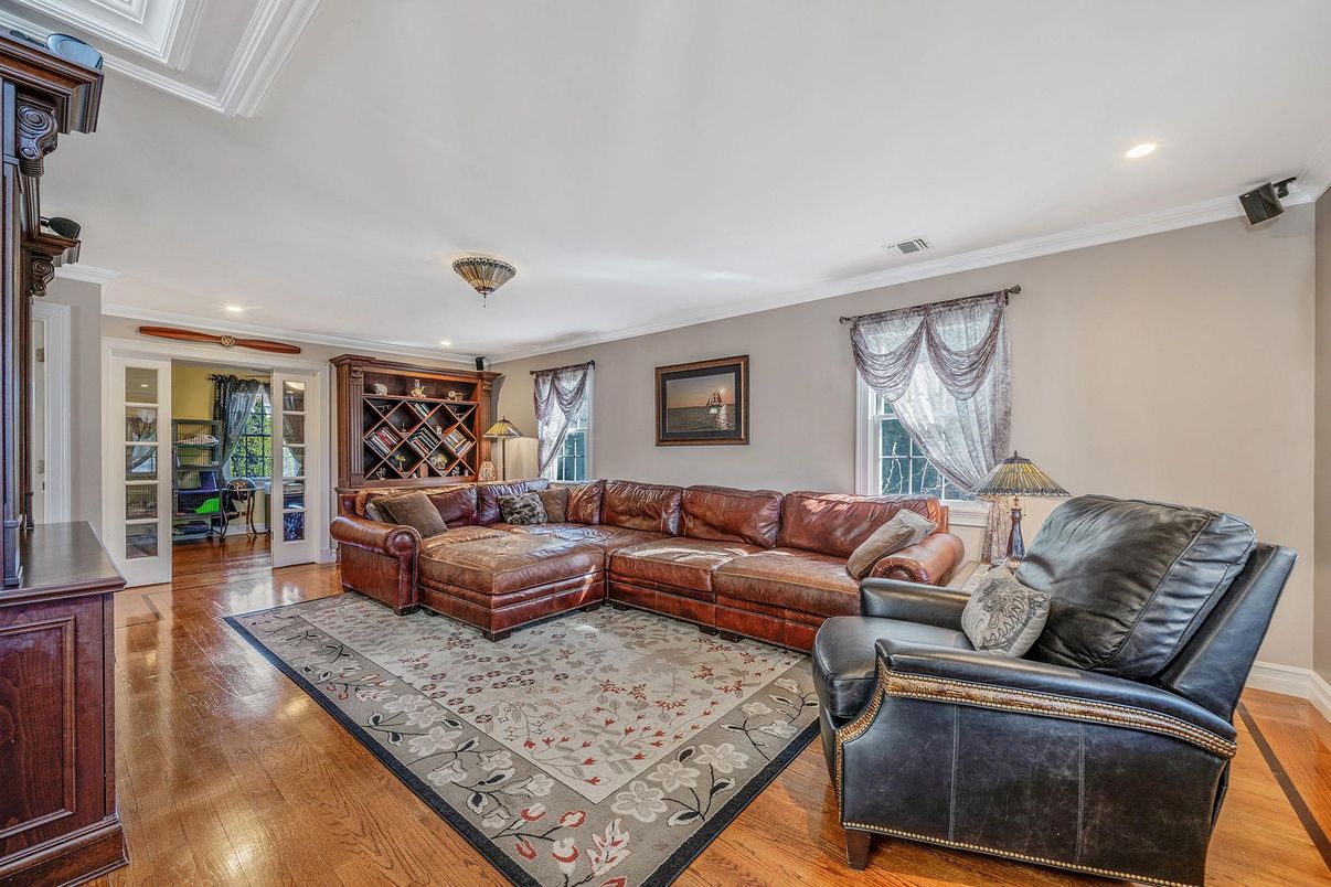 Interior, Living room, Recessed Lighting, Wood Texture Flooring