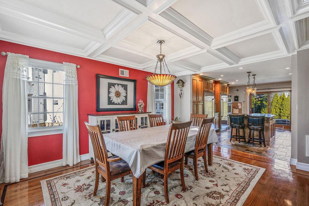 Chandelier, Dining room, Interior, Kitchen, Pendant Lights, Recessed Lighting, Wood Texture Flooring