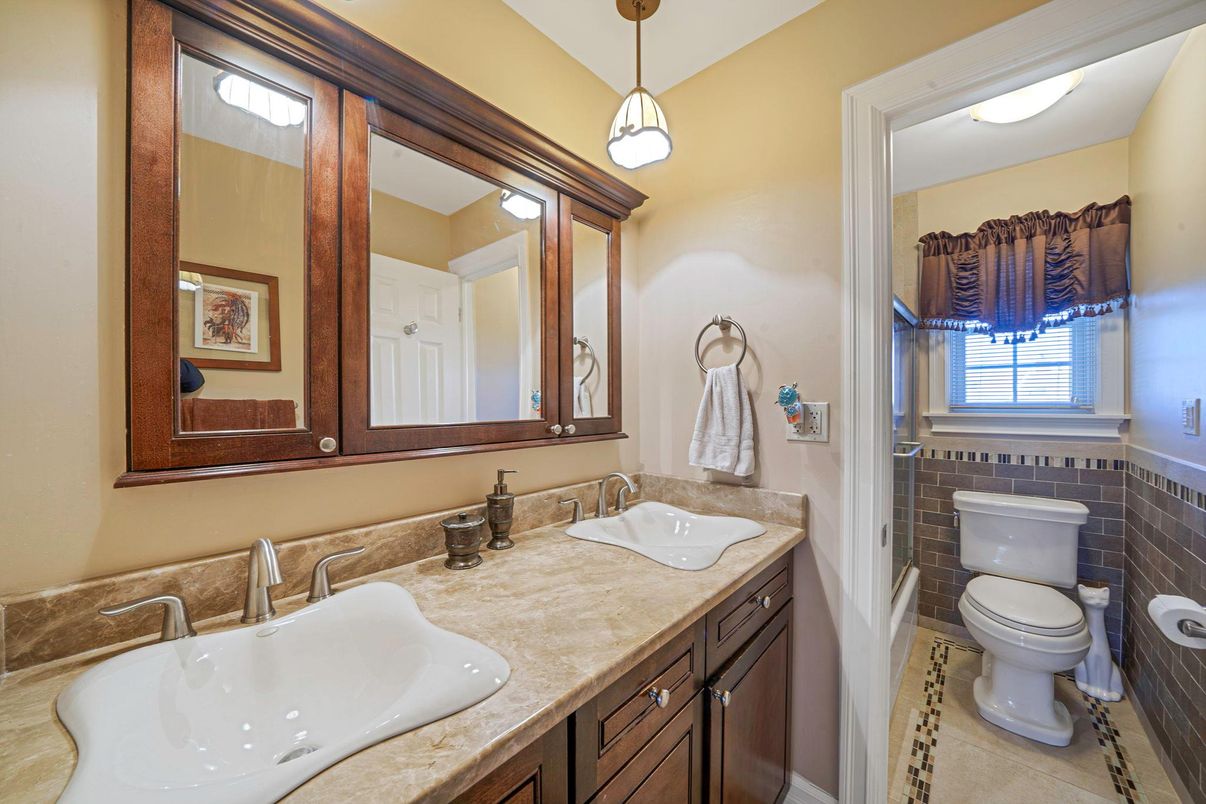 Bathroom, Dual Sink Vanities, Interior, Pendant Lights