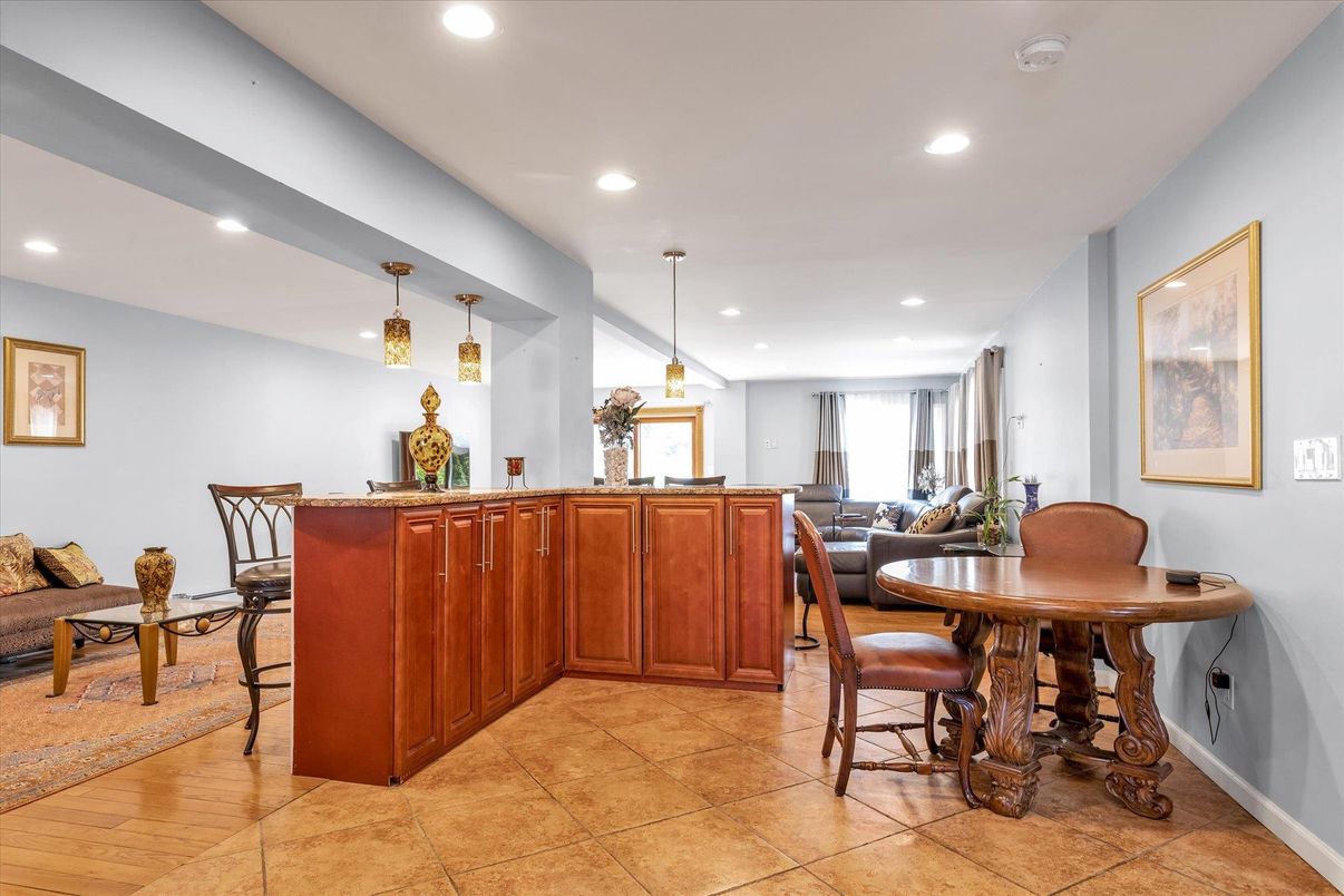 Dining room, Interior, Pendant Lights, Recessed Lighting