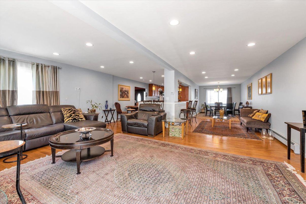 Dining room, Interior, Living room, Pendant Lights, Recessed Lighting, Wood Texture Flooring