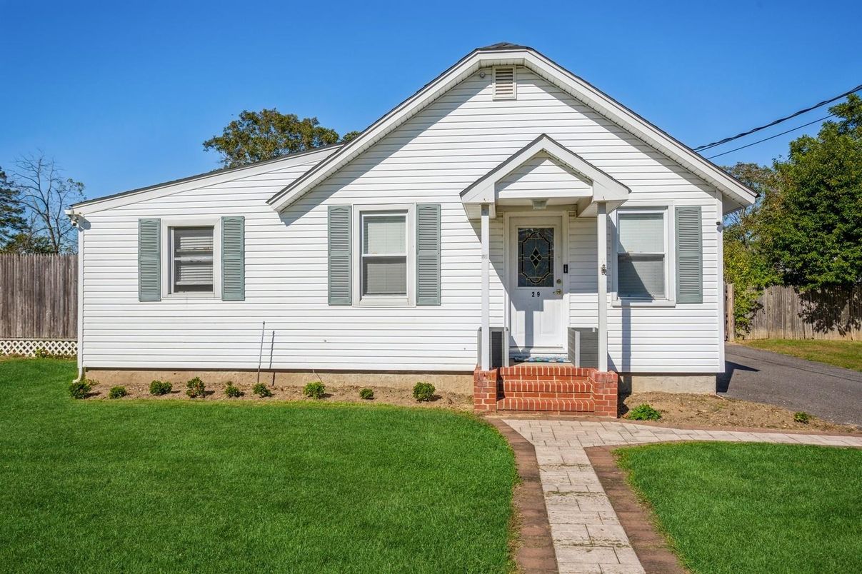 Exterior, Facade, Farmhouse
