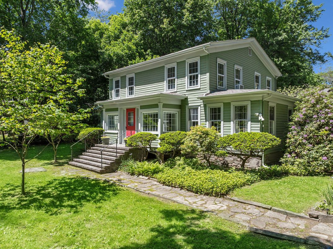 Exterior, Facade, American Foursquare