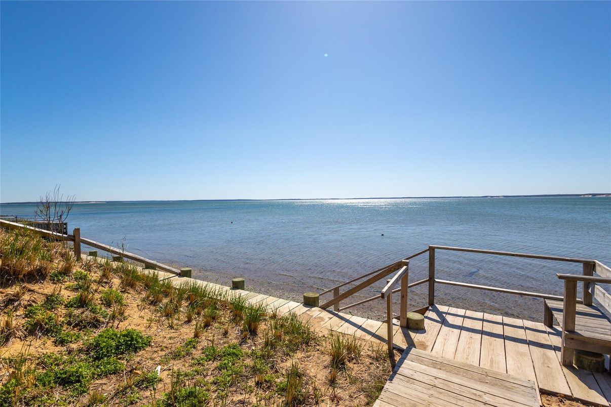 Exterior, Lake