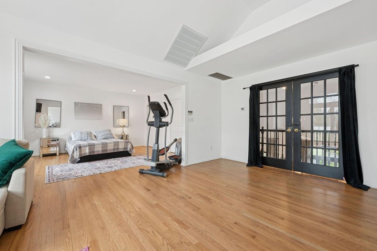 Bedroom, Fitness Equipment, Interior, Recessed Lighting, Wood Texture Flooring