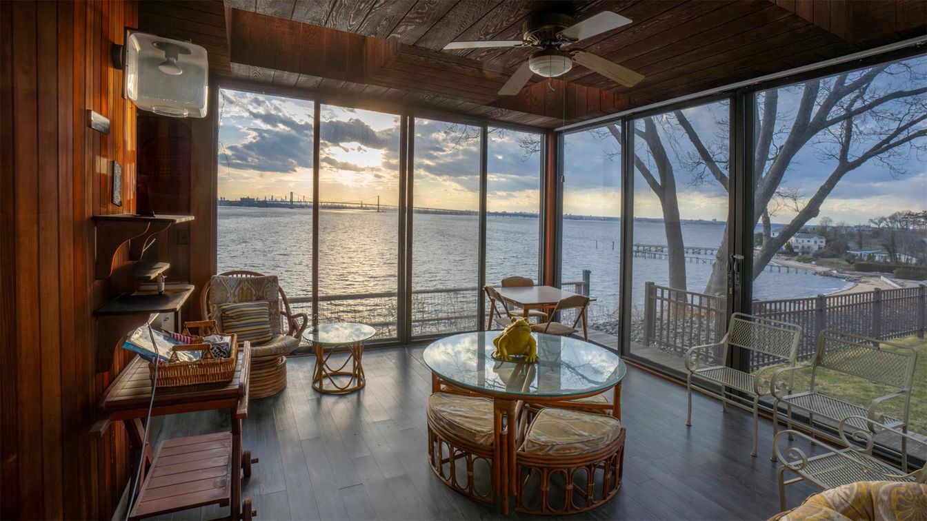Interior, Sun Room, Water, Wood Texture Flooring