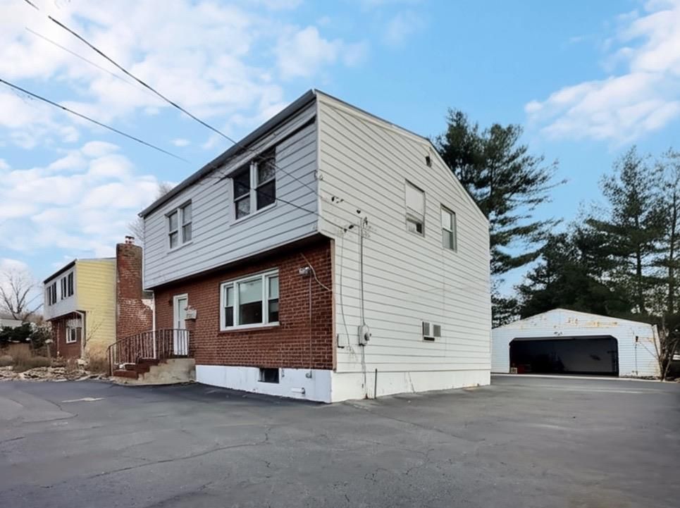Detached Garage, Exterior