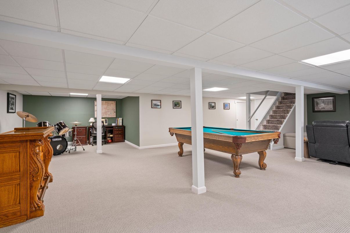 Billiard Table, Game Room, Interior, Recessed Lighting