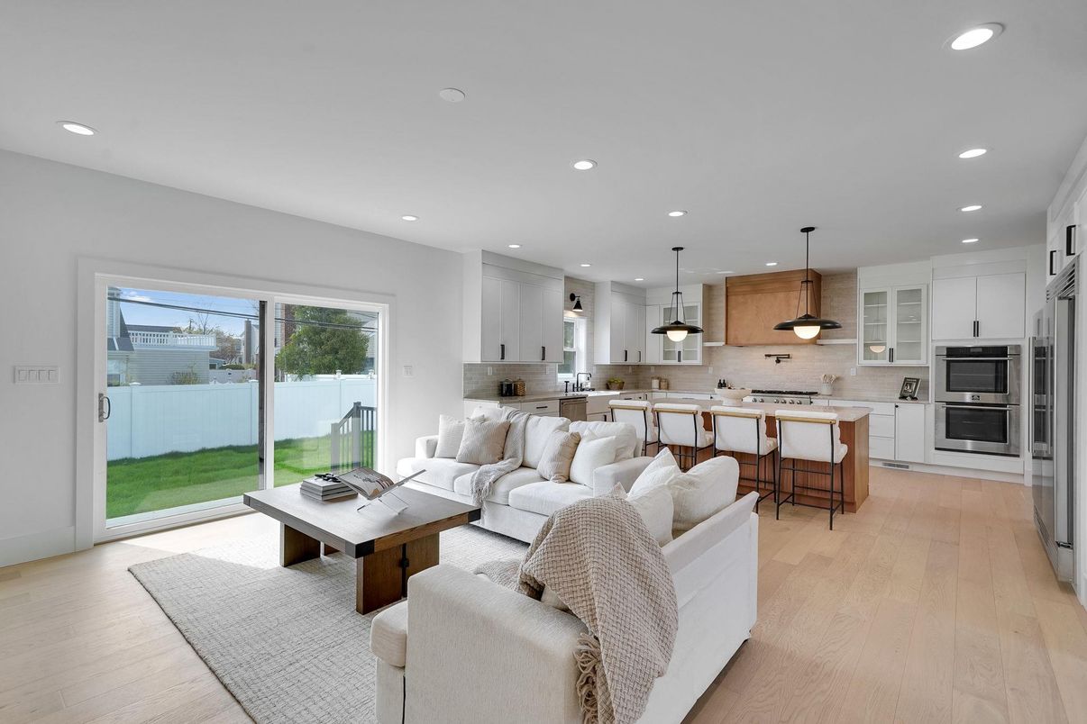 Interior, Kitchen, Living room, Pendant Lights, Recessed Lighting, Stainless Steel Appliances, Wood Texture Flooring