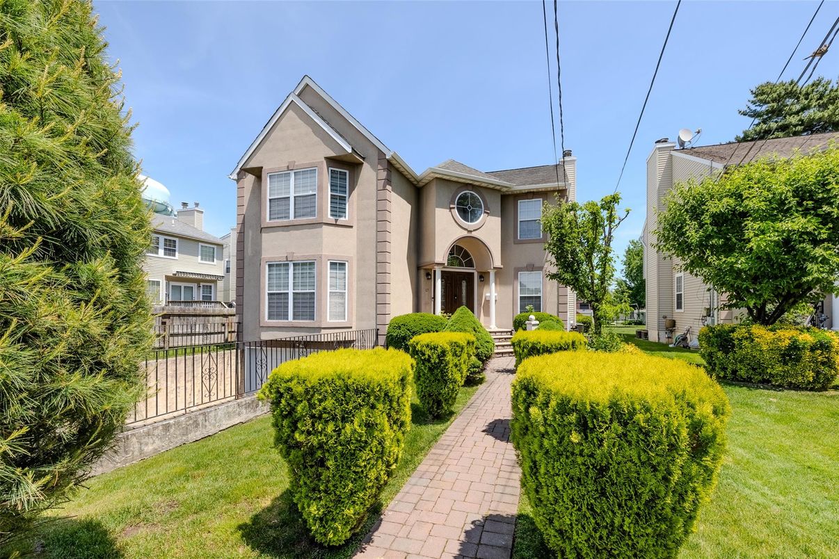 Backyard, Exterior, Facade, French Provincial
