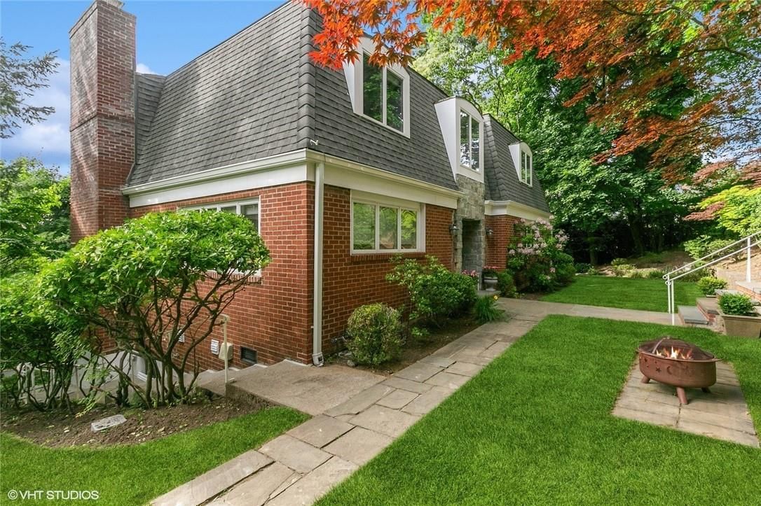 Exterior, Facade, Brick Facade, Cape Cod