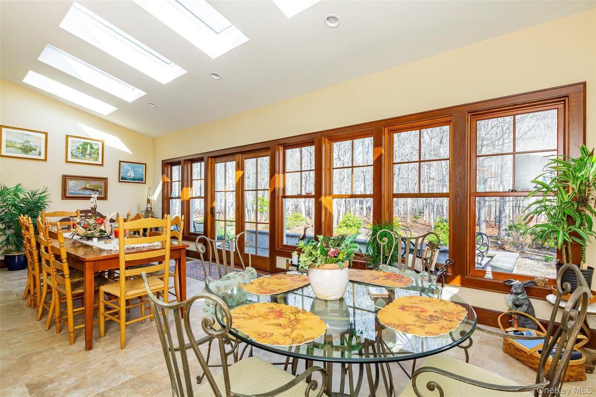Dining room, Interior, Recessed Lighting