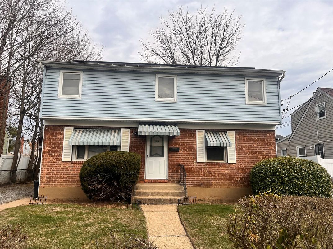 Exterior, Facade, Brick Facade, Split Level