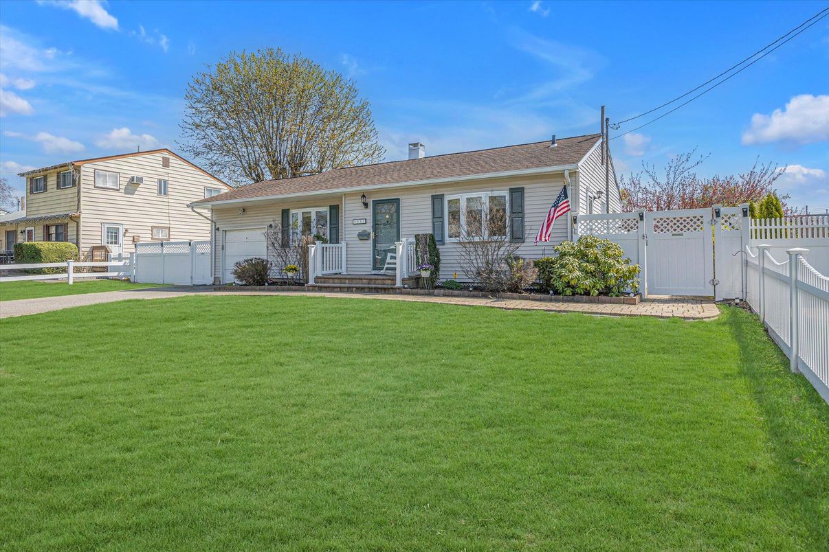 Attached, Backyard, Exterior, Facade, Cape Cod