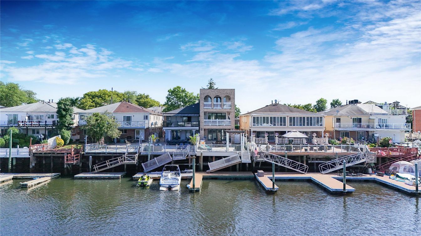 Exterior, Lake