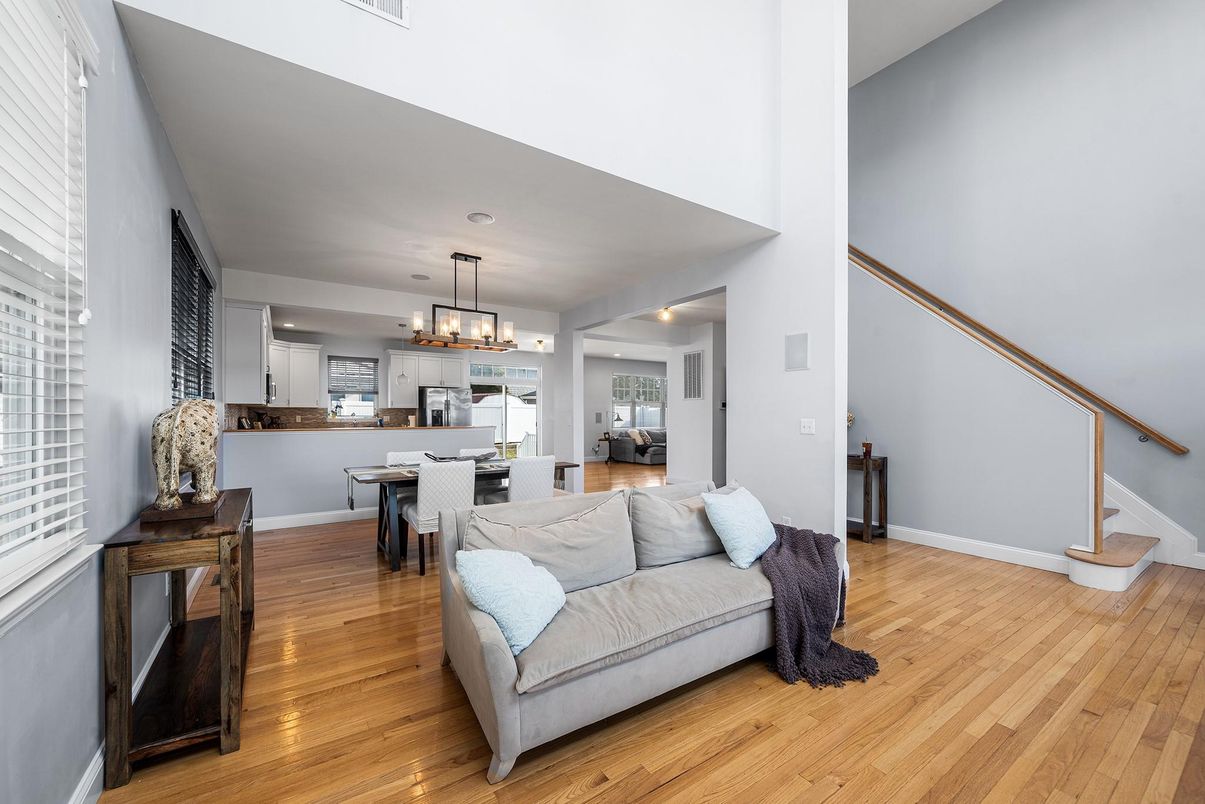 Chandelier, Dining room, Interior, Kitchen, Pendant Lights, Recessed Lighting, Wood Texture Flooring