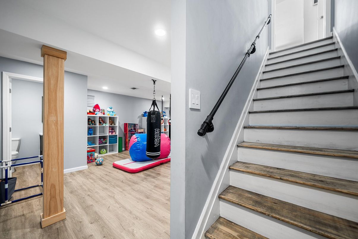 Interior, Pendant Lights, Recessed Lighting, Wood Texture Flooring