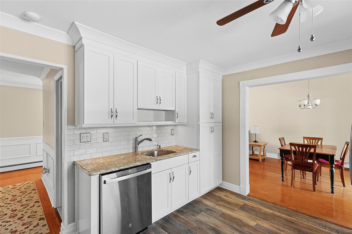 Dining room, Interior, Kitchen, Pendant Lights, Wood Texture Flooring