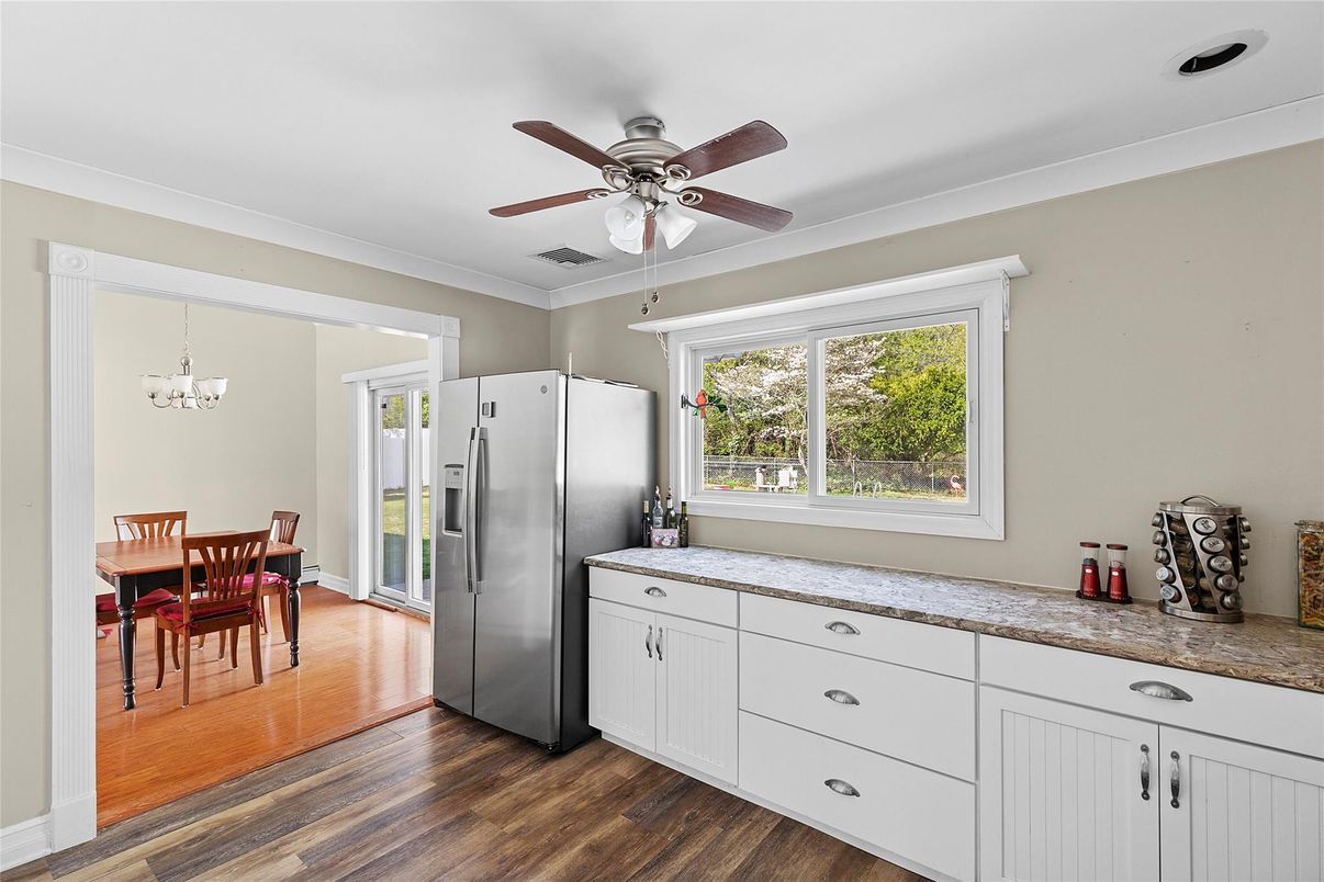 Dining room, Interior, Kitchen, Stainless Steel Appliances, Wood Texture Flooring