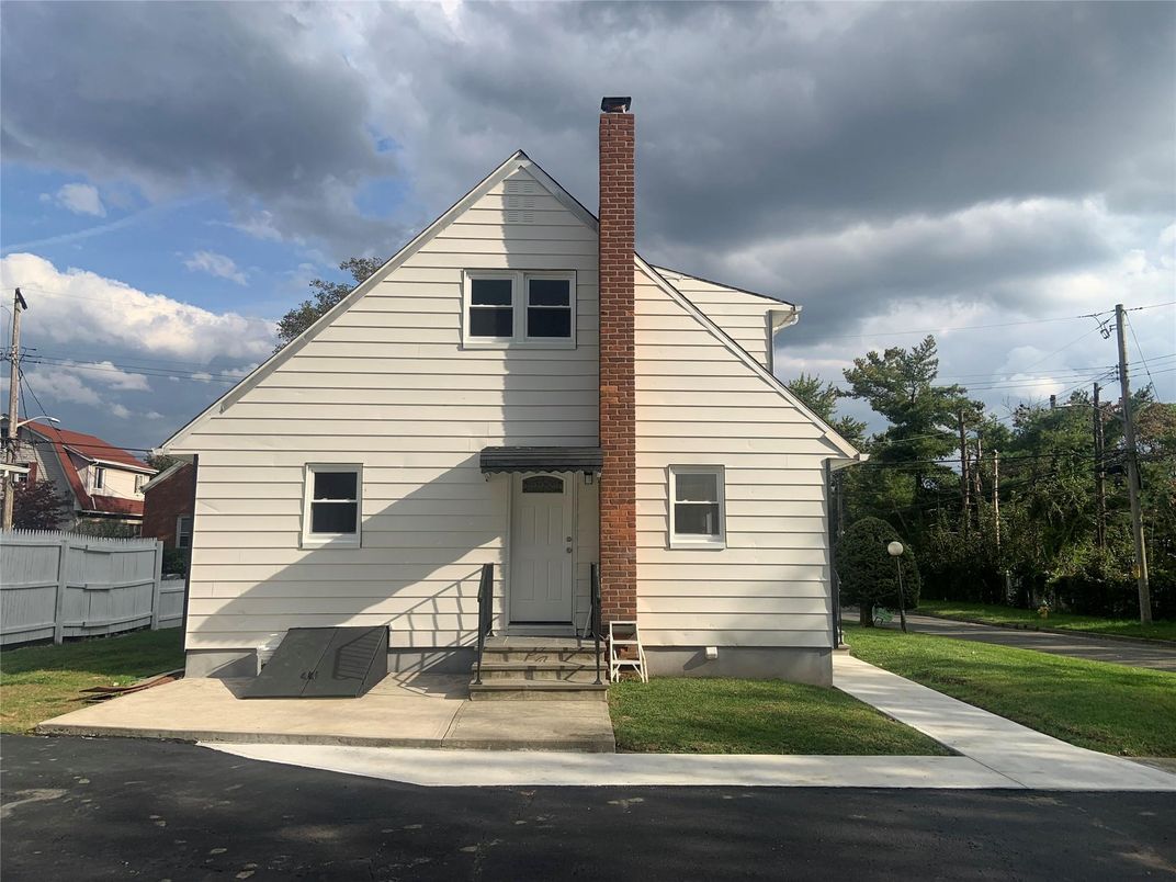 Exterior, Facade, Farmhouse