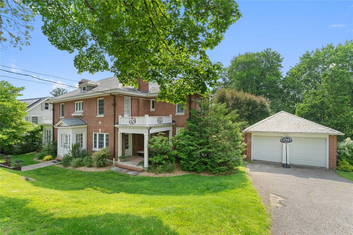 Backyard, Detached Garage, Exterior, Facade, Brick Facade, Georgian