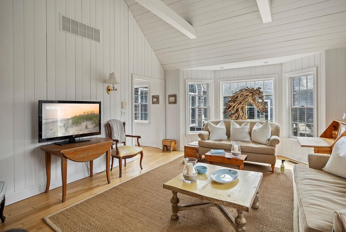 Interior, Living room, Pendant Lights, Wood Texture Flooring
