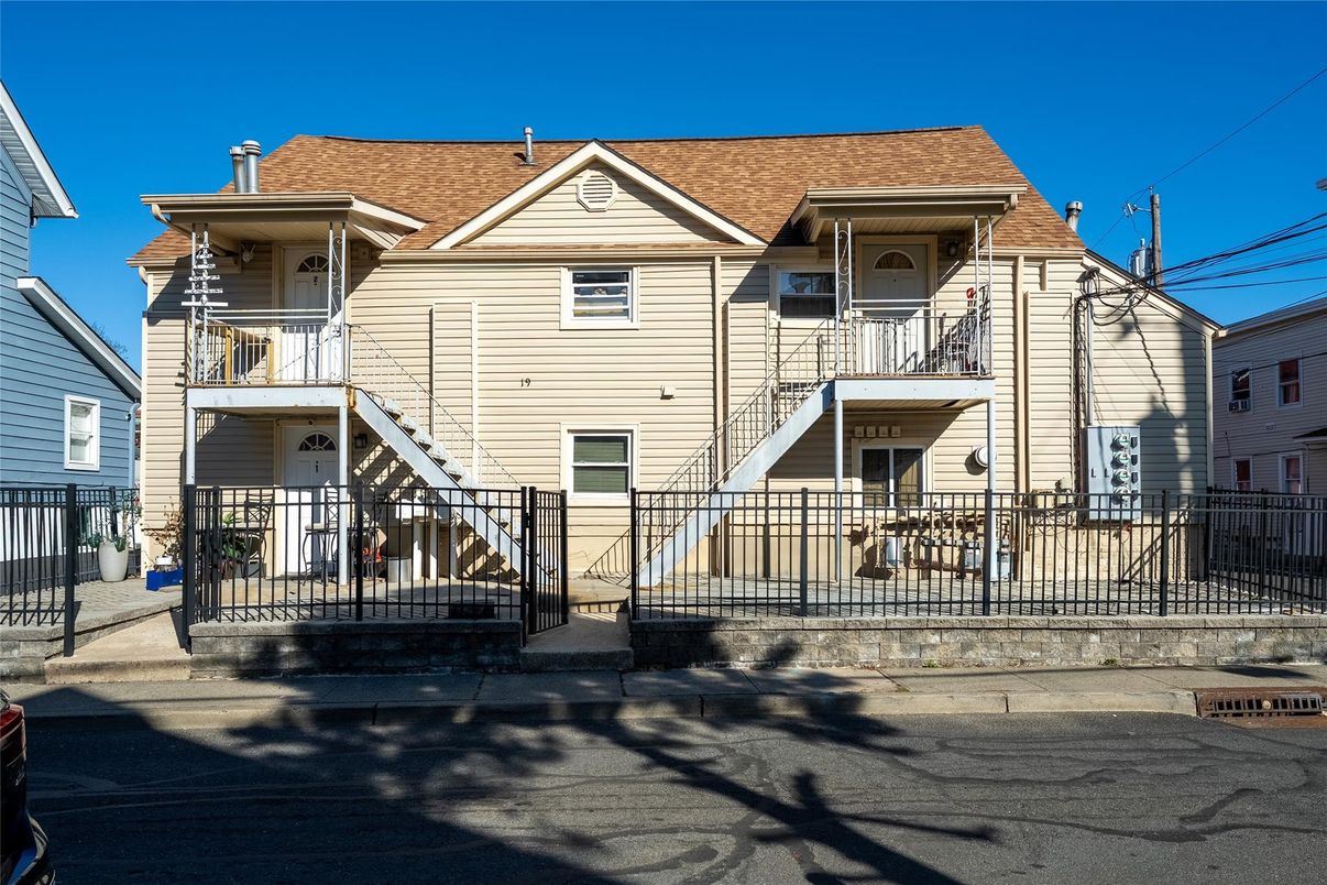 Exterior, Facade, Queen Anne Victorian