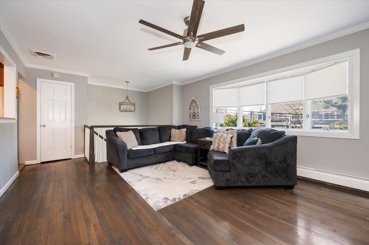 Interior, Living room, Pendant Lights, Wood Texture Flooring