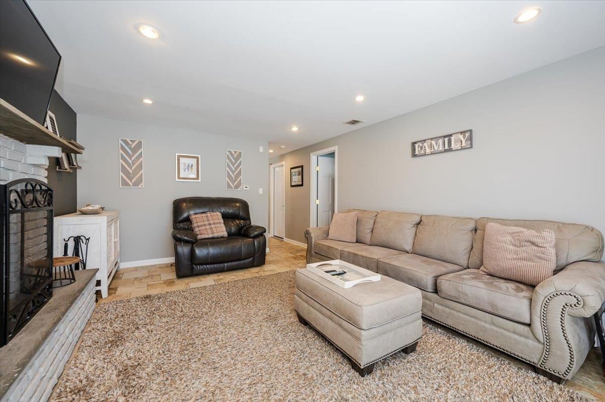 Fireplace, Interior, Living room, Recessed Lighting